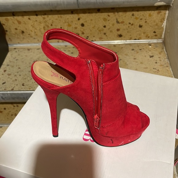 Slightly used red big buckle heels - Picture 3 of 4